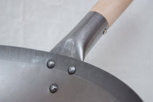 40 cm Großer Craft Wok aus Carbonstahl mit Holz- und Stahlgriff (Rundboden) (Rundboden) / 731W138