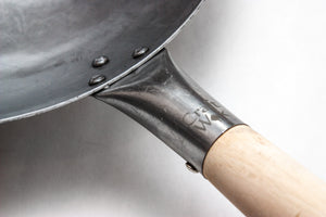 14 inch Carbon Steel Craft Wok with Wooden and Steel Helper Handle (Round Bottom) / 731W88
